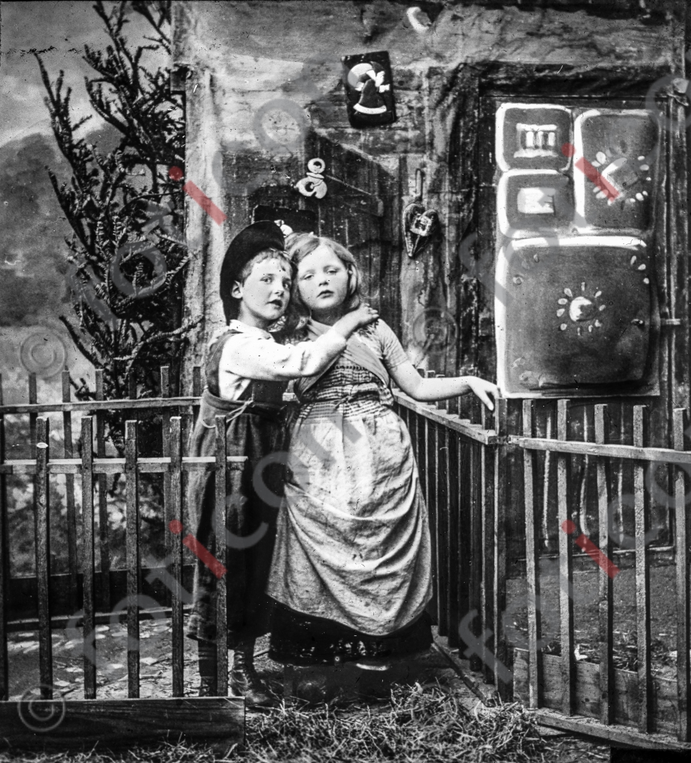 Hänsel und Gretel | Hansel and Gretel - Foto foticon-simon-166-015-sw.jpg | foticon.de - Bilddatenbank für Motive aus Geschichte und Kultur